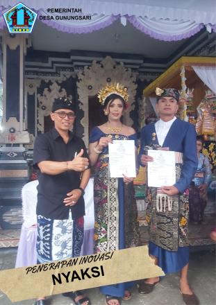 PENERAPAN PENYERAHKAN AKTA KAWIN SAAT ACARA PERKAWINAN (NYAKSI)